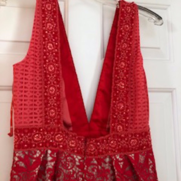 Monique L'Huillier Gown - Picture 5 of 6